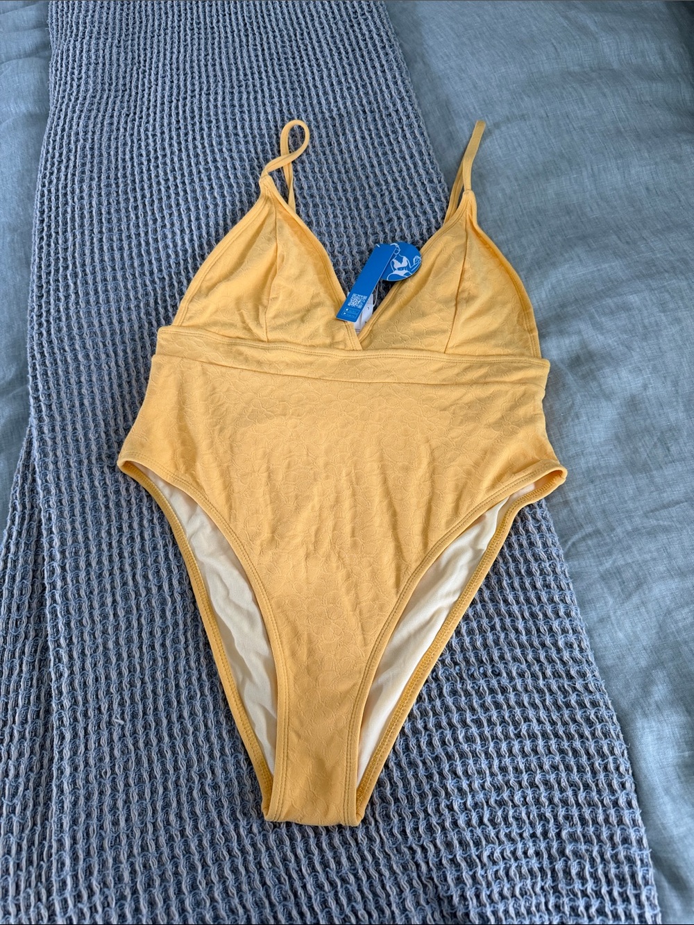 Cupshe Yellow One-Piece Swimsuit with V-Neck